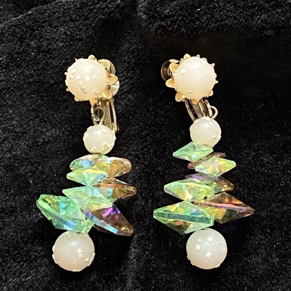 VINTAGE 1960s VENDOME AB AURORA BOREALIS CRYSTAL DANGLE EARRINGS CONFETTI PEARLS